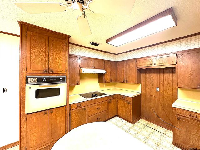 3239 Berryhill Dr, Tyler, TX 75702