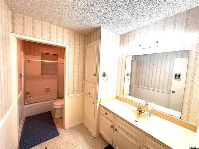 3239 Berryhill Dr, Tyler, TX 75702