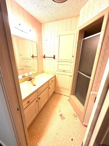 3239 Berryhill Dr, Tyler, TX 75702