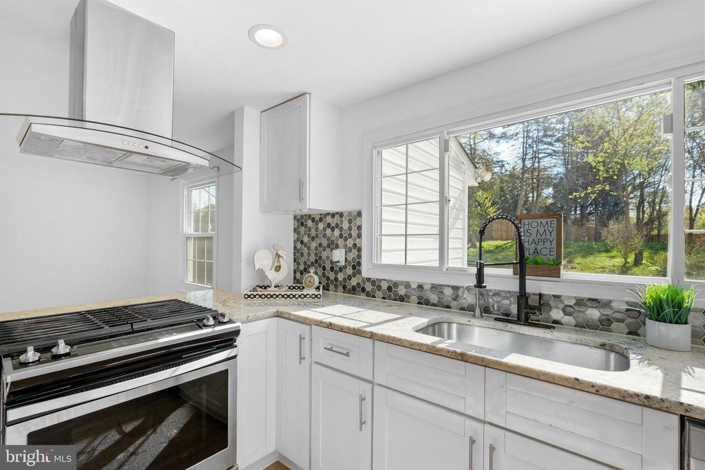 Image 10 of property listing at 5637 HIGH TOR HL, Columbia, MD 21045