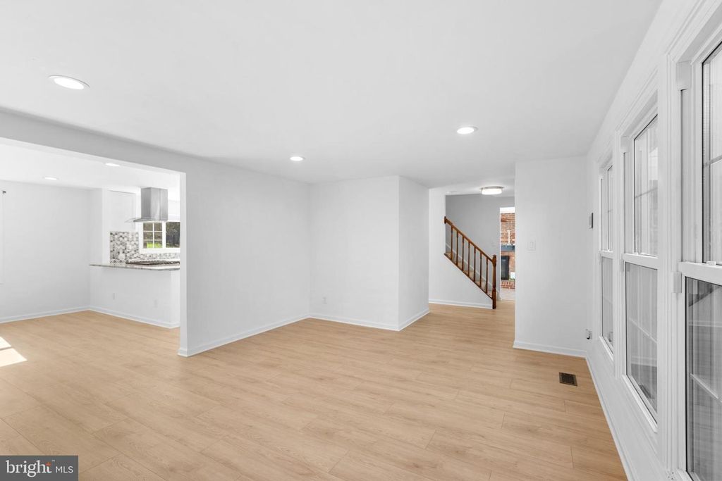 Image 25 of property listing at 5637 HIGH TOR HL, Columbia, MD 21045