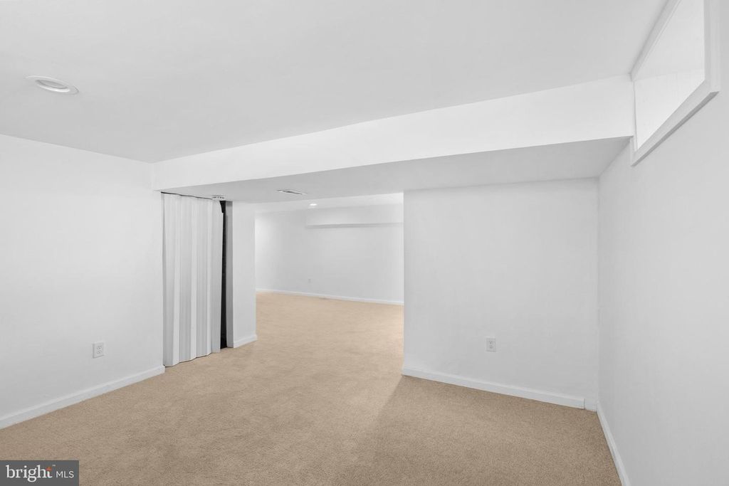 Image 65 of property listing at 5637 HIGH TOR HL, Columbia, MD 21045