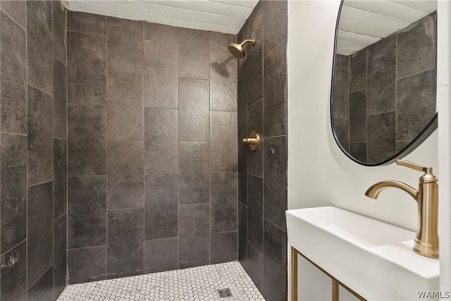 2402 26th, Northport, AL 35476