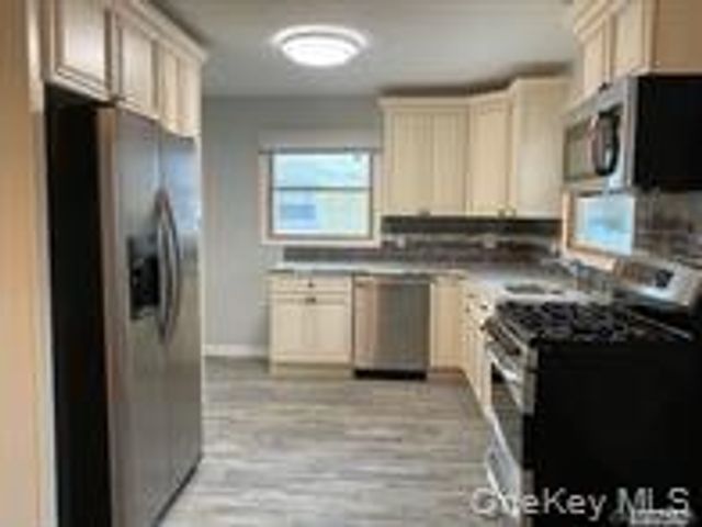 34 Woodhull Road, Huntington, NY 11743