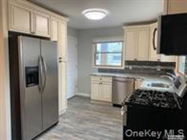 34 Woodhull Road, Huntington, NY 11743