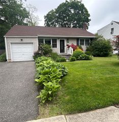 34 Woodhull Road, Huntington, NY 11743