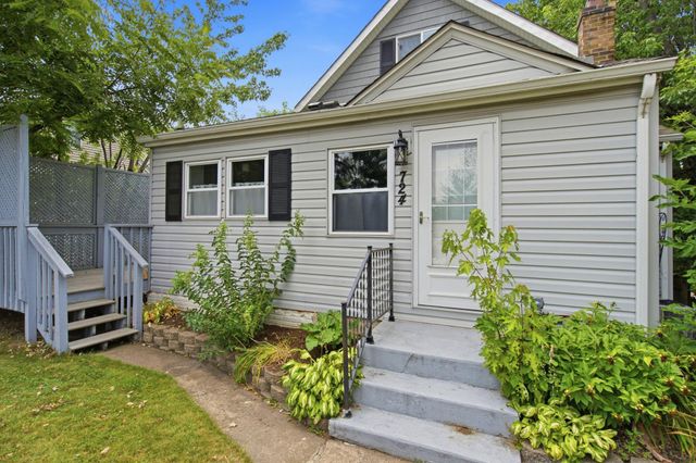 724 1st Avenue NW, New Brighton, MN 55112