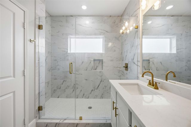 2207 Des Chaumes Street, Houston, TX 77026