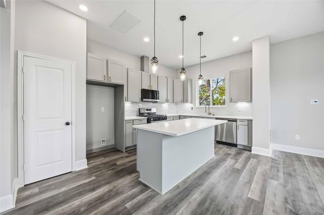 2207 Des Chaumes Street, Houston, TX 77026