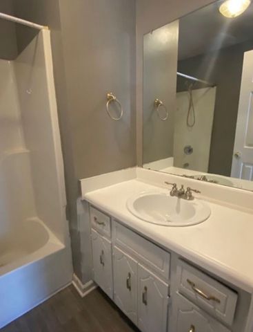 812 Washington Ave, Oak Grove, KY 42262