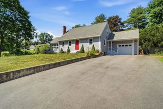 31 Carlisle St, Chelmsford, MA 01824