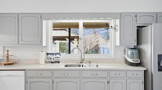 8 Hilltop Rd, Fayetteville, TN 37334