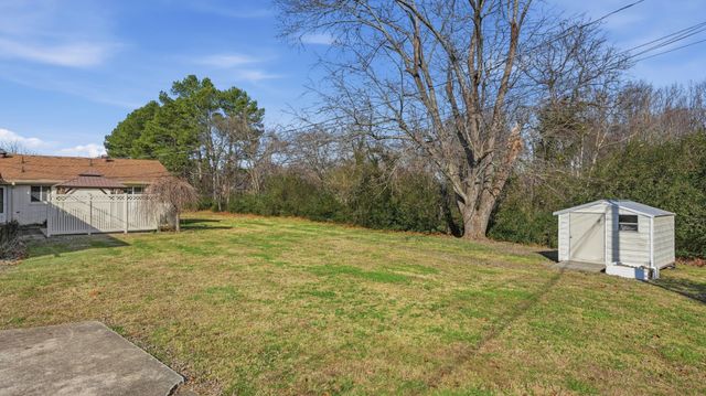 8 Hilltop Rd, Fayetteville, TN 37334