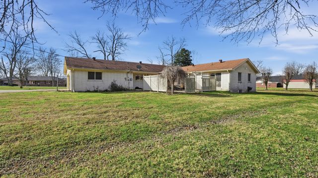 8 Hilltop Rd, Fayetteville, TN 37334