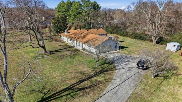 8 Hilltop Rd, Fayetteville, TN 37334