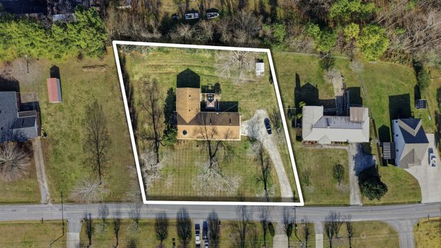 8 Hilltop Rd, Fayetteville, TN 37334