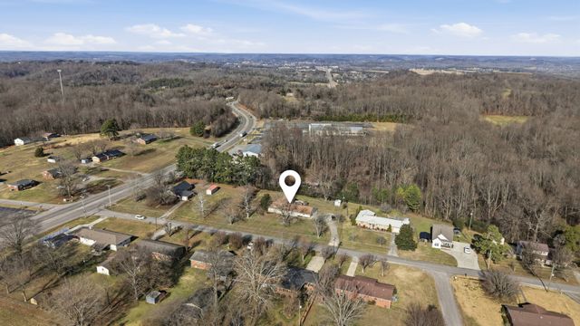 8 Hilltop Rd, Fayetteville, TN 37334