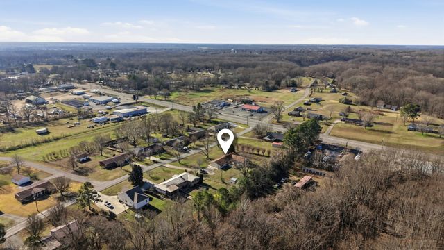 8 Hilltop Rd, Fayetteville, TN 37334