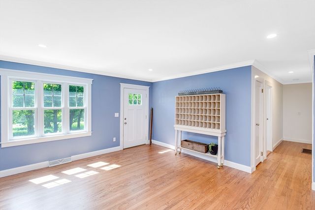 20 Hoyts Ln, Newburyport, MA 01950