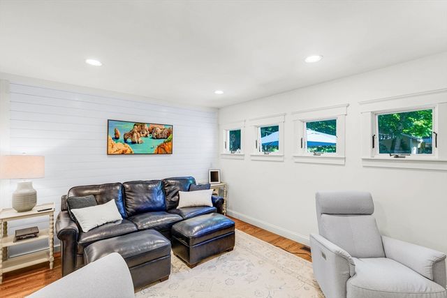 20 Hoyts Ln, Newburyport, MA 01950