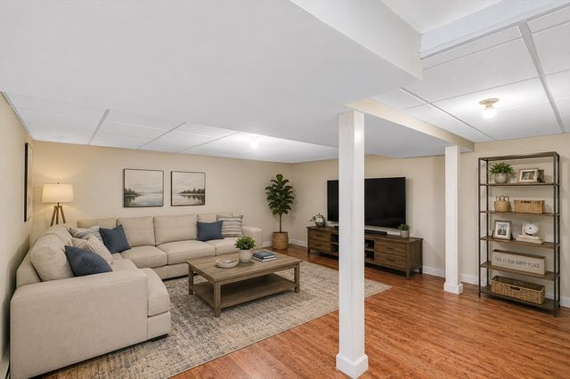 20 Hoyts Ln, Newburyport, MA 01950