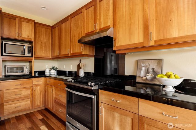 650 Skymeadow Drive, Coupeville, WA 98239