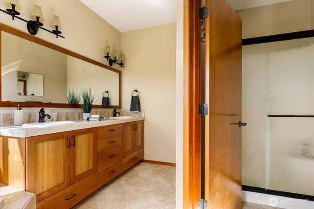 650 Skymeadow Drive, Coupeville, WA 98239