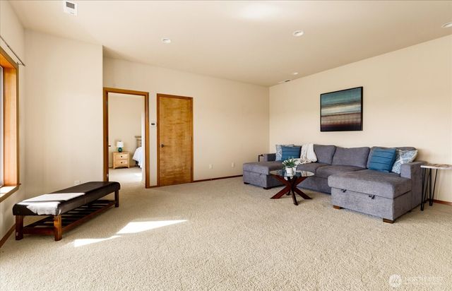 650 Skymeadow Drive, Coupeville, WA 98239