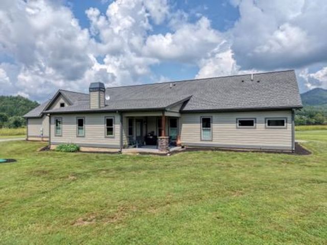 186 Rice Landing Ct., Hayesville, NC 28904