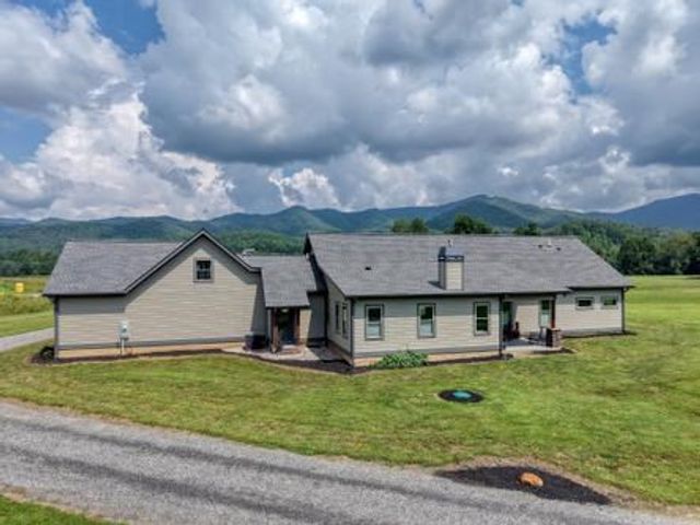 186 Rice Landing Ct., Hayesville, NC 28904
