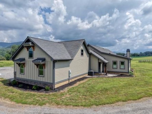 186 Rice Landing Ct., Hayesville, NC 28904