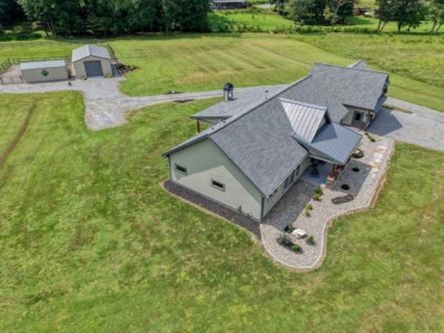 186 Rice Landing Ct., Hayesville, NC 28904