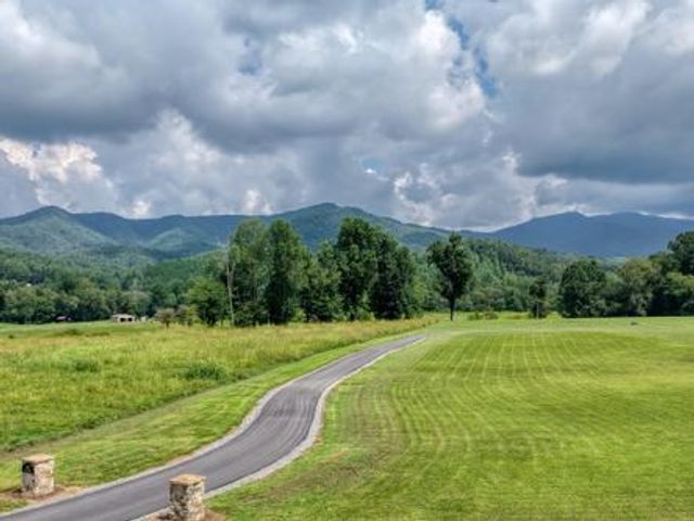 186 Rice Landing Ct., Hayesville, NC 28904