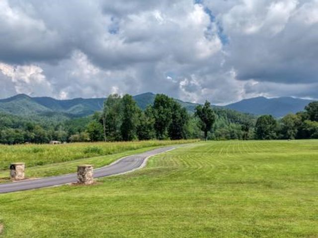 186 Rice Landing Ct., Hayesville, NC 28904