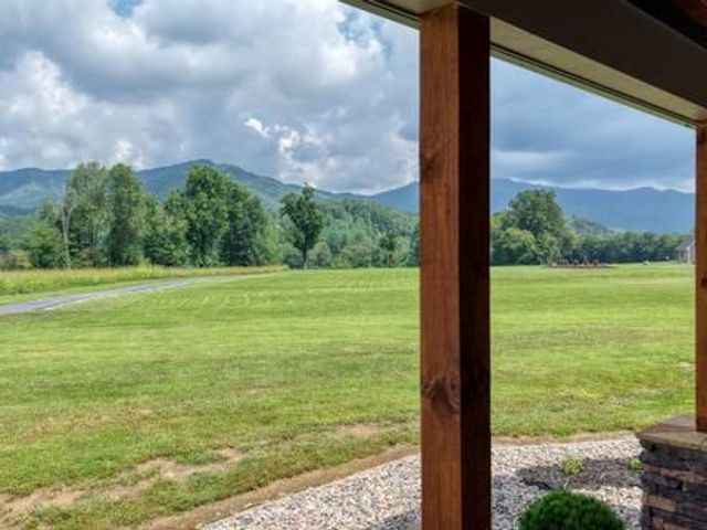 186 Rice Landing Ct., Hayesville, NC 28904