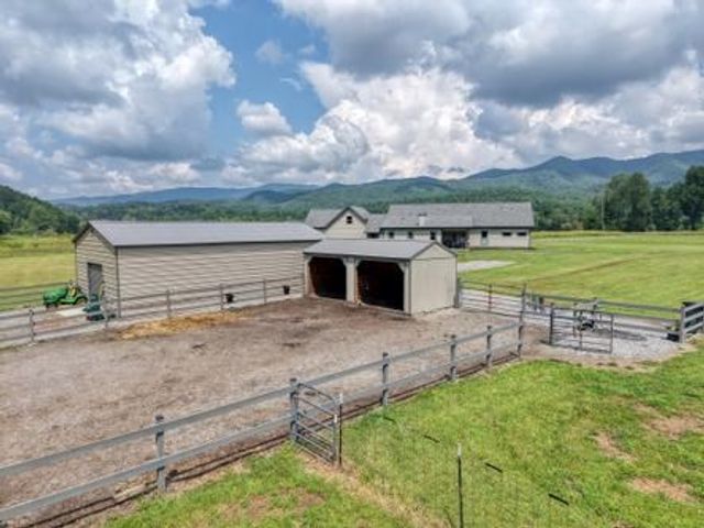 186 Rice Landing Ct., Hayesville, NC 28904