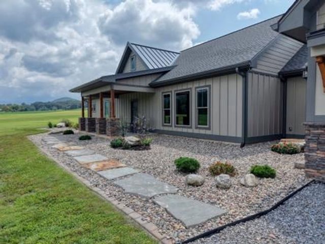 186 Rice Landing Ct., Hayesville, NC 28904