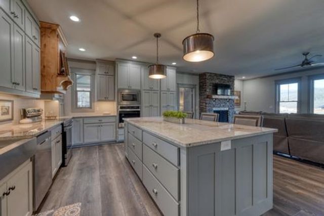 186 Rice Landing Ct., Hayesville, NC 28904