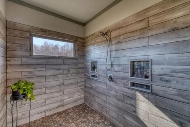 186 Rice Landing Ct., Hayesville, NC 28904
