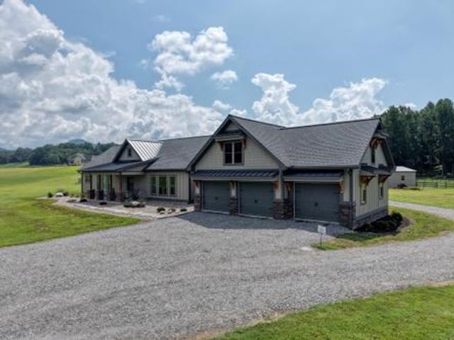 186 Rice Landing Ct., Hayesville, NC 28904
