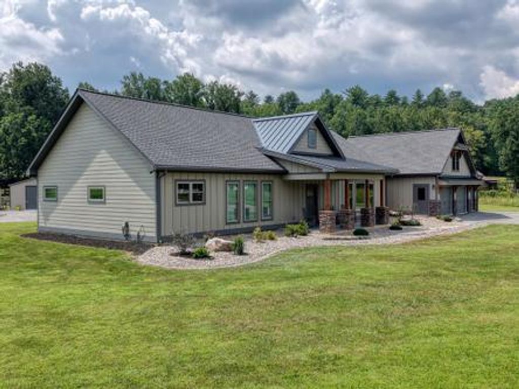 186 Rice Landing Ct., Hayesville, NC 28904
