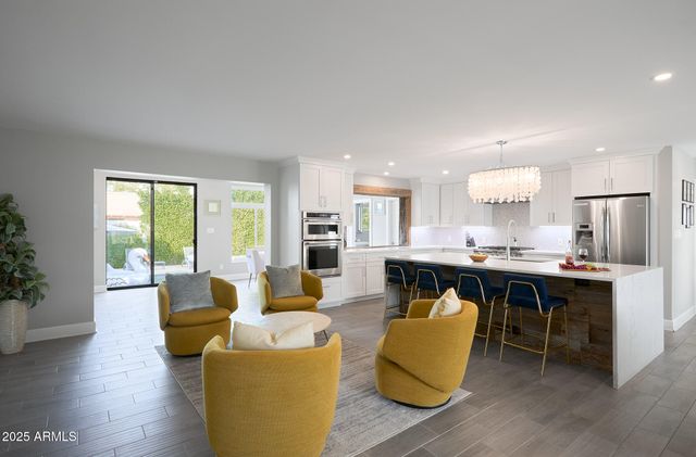 8620 E PLAZA Avenue, Scottsdale, AZ 85250