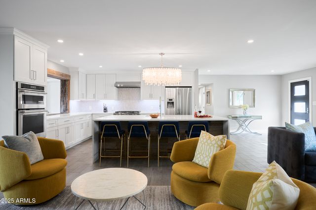 8620 E PLAZA Avenue, Scottsdale, AZ 85250