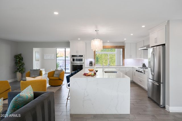 8620 E PLAZA Avenue, Scottsdale, AZ 85250