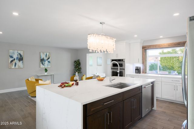 8620 E PLAZA Avenue, Scottsdale, AZ 85250