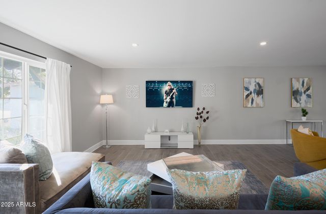 8620 E PLAZA Avenue, Scottsdale, AZ 85250