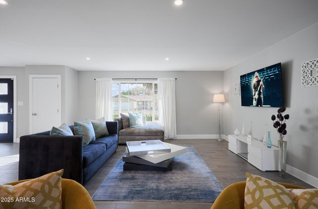 8620 E PLAZA Avenue, Scottsdale, AZ 85250