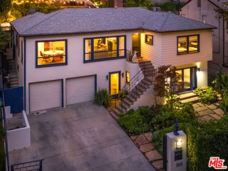 2940 N Beachwood Drive, Los Angeles, CA 90068