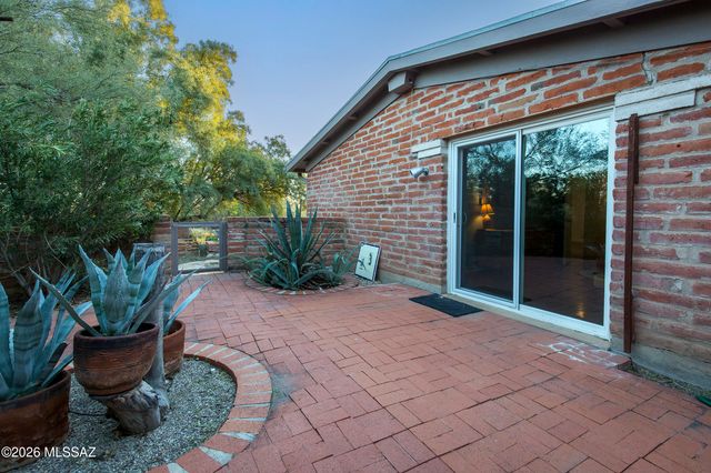 4130 E River Road, Tucson, AZ 85718