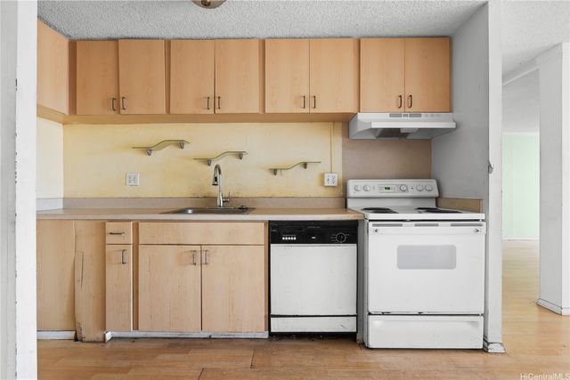 1099 Ala Napunani Street 602, Honolulu, HI 96818